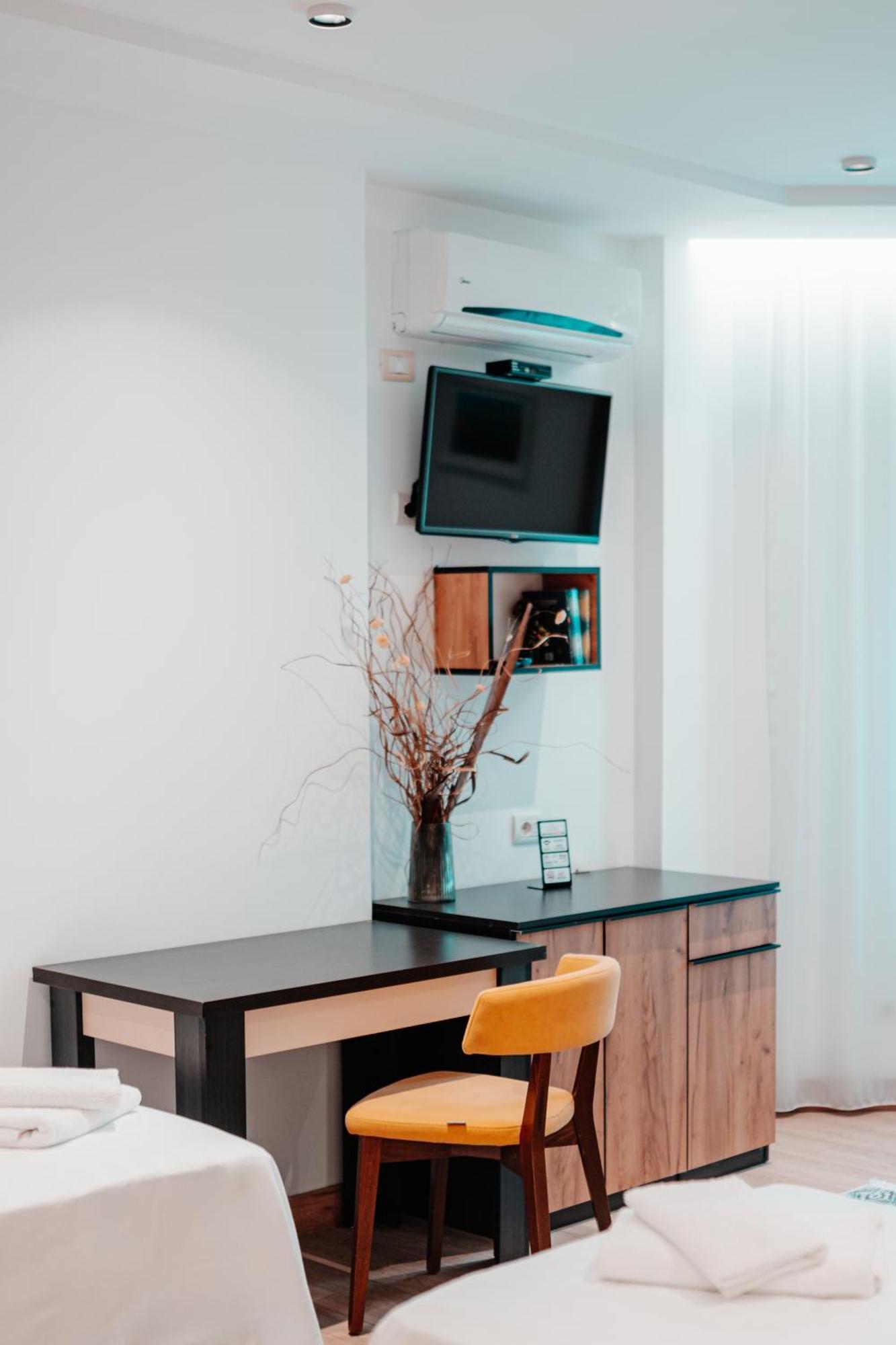Hotel Blini Shkoder Luaran gambar